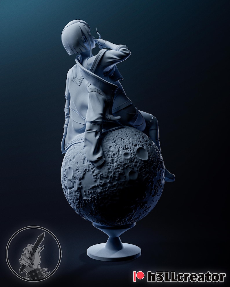 K&ouml;nnte beinhalten: Monochrome Skulptur einer Person, die auf einem strukturierten Mond sitzt und eine Zigarette h&auml;lt. Die Figur tr&auml;gt eine Jacke und Handschuhe. Die Skulptur ist auf einem Sockel montiert. Der Name des K&uuml;nstlers, h3LLcreator, ist unten rechts sichtbar.