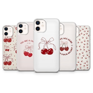 Può includere: Set di quattro custodie per telefono con un design a ciliegie e fiocco. Le custodie presentano diversi motti, tra cui "You are a cherry on top" e "Love all else to your heart".