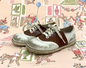 Vintage 50s 5 1/2 D childs saddle shoes Playmates brown white with Bearfoot Wearfoot soles worn aged