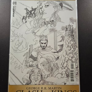 Może przedstawiać: Czarno-biała okładka komiksu do książki "A Clash of Kings" autorstwa George'a R.R. Martina. Okładka przedstawia mapę Westeros z postaciami z książki, w tym Daenerys Targaryen, Jona Snowa i Tyriona Lannistera.