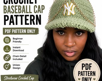 Può includere: Un berretto da baseball all'uncinetto color verde salvia con un logo NY bianco e oro sul davanti e una catena dorata drappeggiata sulla corona. L'immagine include il testo CROCHET BASEBALL CAP PATTERN, PDF PATTERN ONLY e NOT A FINISHED HAT.