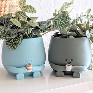 Pot de fleurs joyeux amateur de café pot de fleurs confortable tenant une tasse de café cadeau pour elle pflanztopf jardinière succulente idée cadeau amateur de latte kaffeetasse