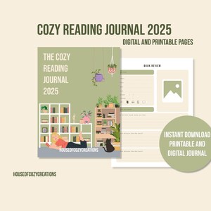 Op de afbeelding: Een digitaal en printbaar leesdagboek met een groene omslag waarop een vrouw een boek leest in een knusse kamer met boekenkasten en planten. Het dagboek bevat een sectie voor boekrecensies met ruimte voor een foto en een sectie voor notities. De tekst op de omslag luidt "The Cozy Reading Journal 2025".