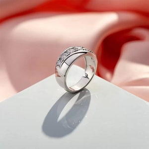 Classic Men Ring with Cubic Zircon Embellished, Sparkling Ring Men&#39;s Eternity Band for Engagement/Wedding Ring, Father&#39;s Day Gift