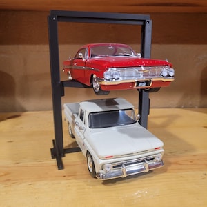 2-Post Car Lift for 1:18 Scale Diecast Model Cars | Plastic Display Stand for Collectible Vehicles | Miniature Car Lift Display