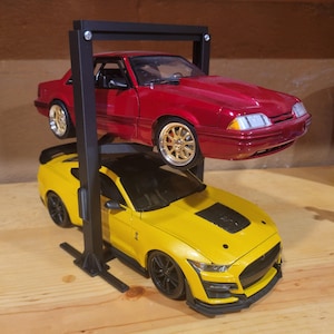 2-Post Car Lift for 1:18 Scale Diecast Model Cars | Plastic Display Stand for Collectible Vehicles | Miniature Car Lift Display