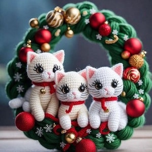 Amigurumi Christmas Crown/Wreath Scheme with kittens.