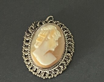 Vintage-Kamee-Anhänger mit gedrehtem Seildesign