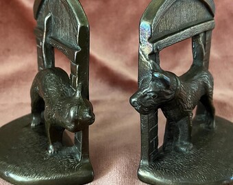 Buchstützen aus Gusseisen, bronzefarben, Katze und Hund, aus den 1920er Jahren | Antike Tierskulptur | Vintage-Bibliotheksdekoration | Art-déco-Stil
