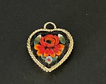 Vintage-Herzanhänger mit floralem Mikromosaik