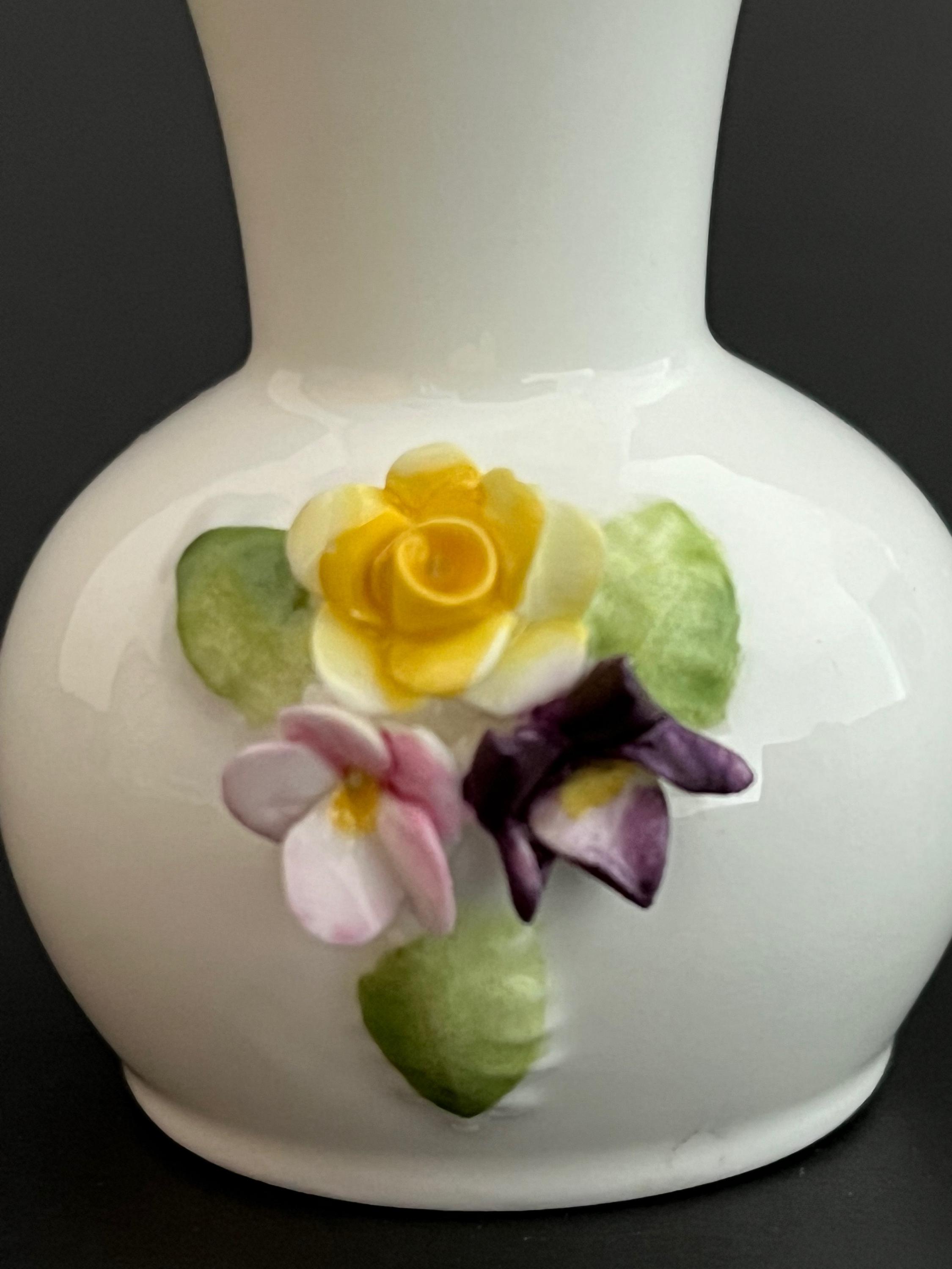 ヴィンテージのミニチュア磁器製つぼみ花瓶：コールポート、フランシス