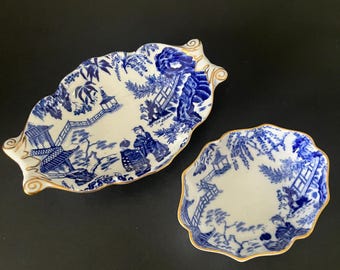 Zwei kleine Schalen aus Vintage Royal Crown Derby Blue Mikado | 1938 & 1951 | Goldrand | Japanisches Gartendesign
