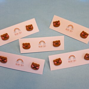 Puces d&#39;oreilles ours mignon en pâte polymère