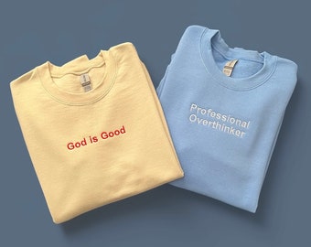Personalisiertes Sweatshirt für Männer und Frauen - Unisex Rundhalsausschnitt mit Ihrem Text bestickt - Personalisierter Pullover für Männer und Frauen - Verschiedene Farben
