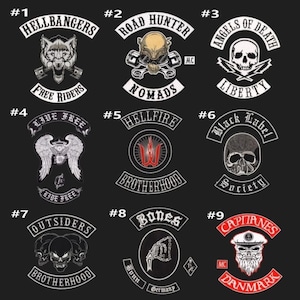 Puede incluir: Una colecci&oacute;n de nueve parches de clubes de motociclistas con varios dise&ntilde;os y texto. Los parches presentan calaveras, alas y otros emblemas, con frases como "Hellbangers", "Road Hunter" y "Angels of Death". Los parches son en blanco y negro con acentos rojos.