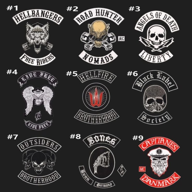 Puede incluir: Una colecci&oacute;n de nueve parches de clubes de motociclistas con varios dise&ntilde;os y texto. Los parches presentan calaveras, alas y otros emblemas, con frases como "Hellbangers", "Road Hunter" y "Angels of Death". Los parches son en blanco y negro con acentos rojos.