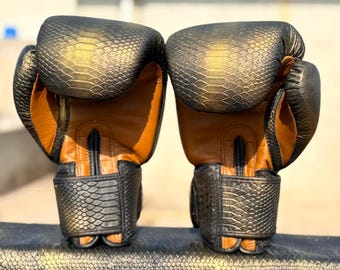 Guantes de boxeo de primera calidad con textura de piel de serpiente – Dorados y negros – Guantes de combate de lujo para hombre