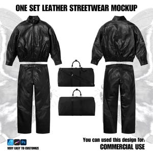Puede incluir: Conjunto de maqueta de streetwear de cuero negro. Incluye una chaqueta, pantalones y dos bolsas de lona. La chaqueta tiene una cremallera frontal y los pantalones tienen un diseño de pierna recta. El texto "ONE SET LEATHER STREETWEAR MOCKUP" está en la parte superior.