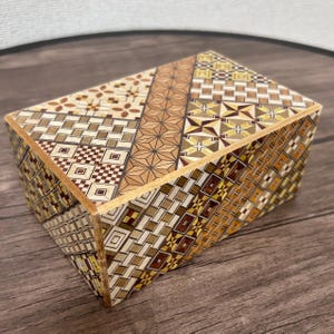 Yosegi Secret Puzzle Box 5-Sun – 10-Step Himitsu-Bako | Traditional Japanese Marquetry Craft | Handmade Puzzle Gift