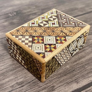 Yosegi Secret Puzzle Box 4-Sun – 7-Step Himitsu-Bako | Handmade Japanese Wood Puzzle from Hakone | Gift Idea