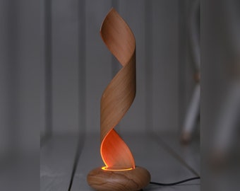 Houten tafellamp Uniek handgemaakt spiraalontwerp