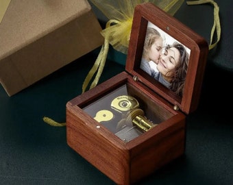 Caja de música de madera personalizada / Caja de música personalizada vintage / Caja de música del corazón para regalo de parejas / Regalo de Navidad para esposa / Caja de música bailarina