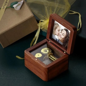 Boîte à musique en bois personnalisée Boîte à musique vintage personnalisée Boîte à musique coeur pour couple Cadeau de Noël pour femme Boîte à musique ballerine image 1