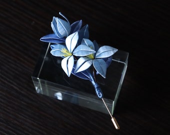 Spilla floreale intrecciata in seta, spille con fiori ricamati in seta fatti a mano, spilla di lusso leggera Hanfu multicolore, gioielli artigianali