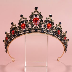 Gothic bride,Red with Black tiara,Black and Red tiara,Dark bridal tiara,Royal Bride Black Crown, Renaissance dress,hair ornament black red