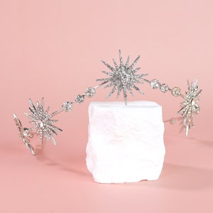 Tocado de estrella plateada, corona de cristal de estrella, tiara de cristal celestial dorado, enredadera para el cabello de novia, juego de aretes con tocado de estrella bohemio, accesorio de cumpleaños