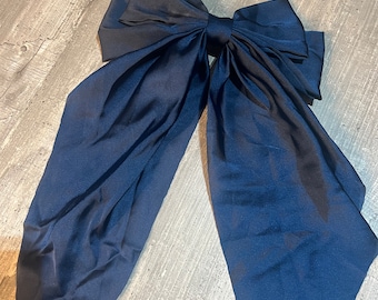 Marineblauwe haarstrikclip