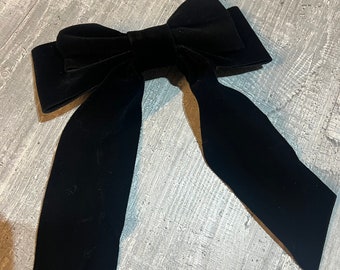 Black velvet hair clip bow