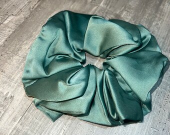 Sage scrunchie - Large