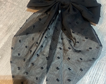 Black textured bow hair clip