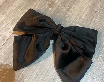 Black bow hair clip