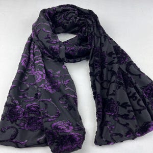 Schwarz lila Samt Schal, Devore Ausbrenner Schal, abendliche Hochzeit Stola, Brautjungfer Schal, Geschenk für Sie
