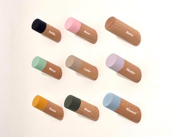 Ganchos de pared inclinados y robustos, pintados a mano, de madera auténtica, para pasillos y habitaciones infantiles.