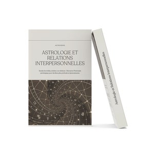 Peut inclure: Un livre intitulé "Astrologie et Relations Interpersonnelles" avec un design astrologique brun et or sur la couverture. Le livre est debout sur une surface blanche.