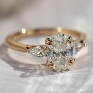 Three Stone Oval Diamond Ring moissanite Diamond Engagement Ring Oval Trilogy Ring for Anniversary Gift Big Diamond Oval Proposal Ring