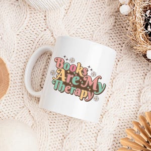 Bücher sind meine Therapie Tasse | Retro Buch-Liebhaber-Kaffeetasse | Literarisches Geschenk | Gemütliche Lektüre | Bibliophiles Geschenk | Mentale Gesundheit Self-Care Trinkgefäße