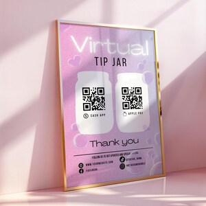 Può includere: Un poster rosa e viola con il testo "Virtual Tip Jar" e due codici QR per Cash App e Apple Pay. Il poster include anche il testo "Grazie" e le icone dei social media per Facebook, TikTok e Instagram.
