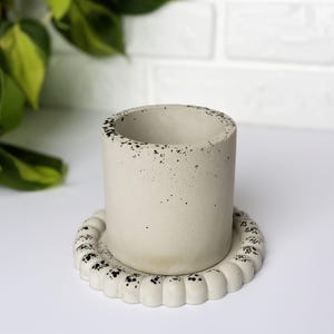 Eco-Gypsum Brush Holder: Handmade Office Decor Vase and Free Beaded Saucer Gift