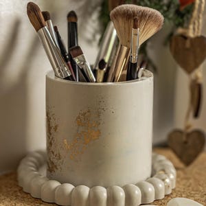 Porta brochas de maquillaje de hoja de oro, organizador de brochas de maquillaje con posavasos y portalápices a juego.