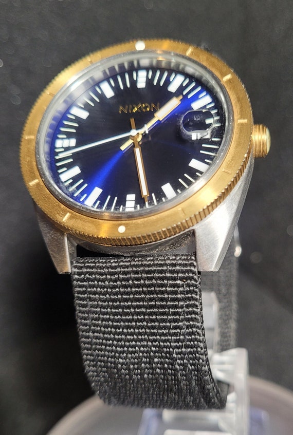 Nixon brand shop