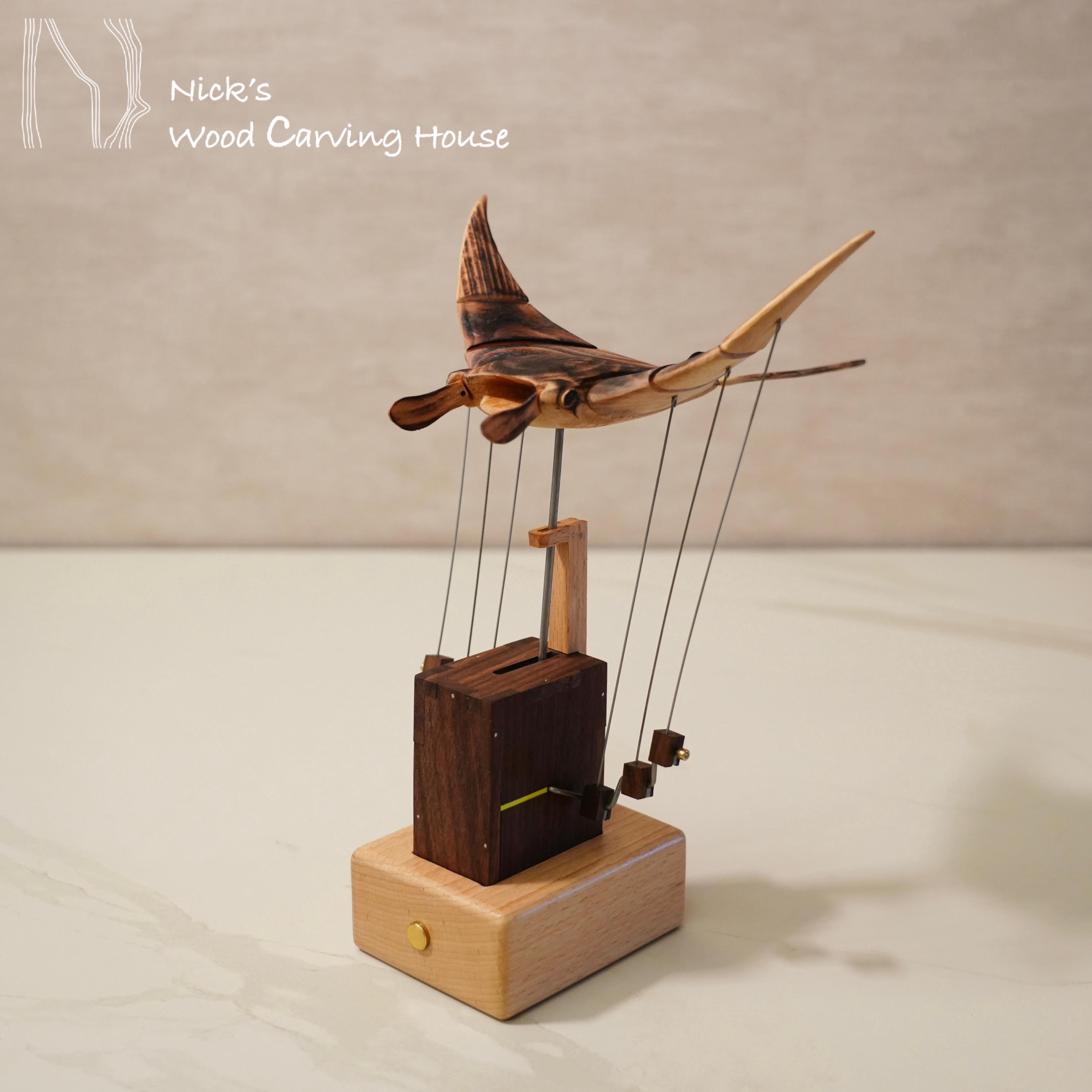 空飛ぶマンタのオートマタ | 木製キネティック彫刻 | 機械仕掛けの