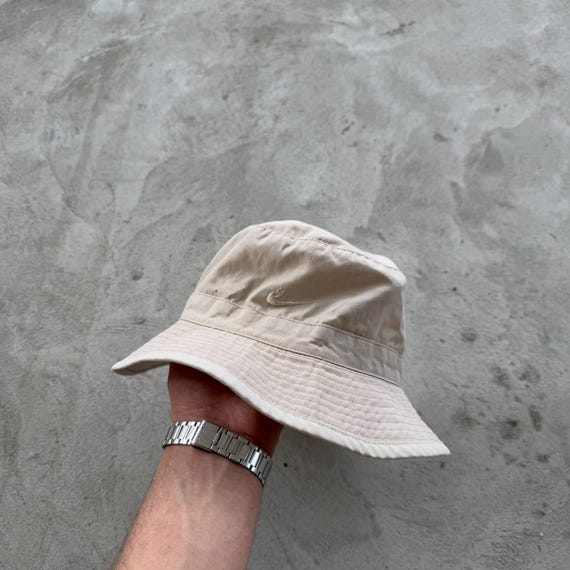 bucket hat nike beige