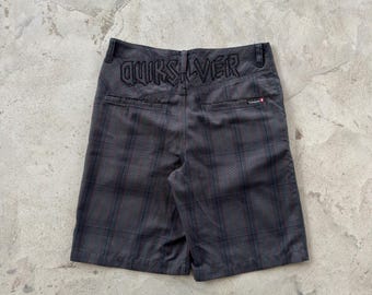 Pantalones cortos Quiksilver Vintage para hombre, talla 32, negros, grises, a rayas, con logo bordado en la parte trasera, estilo verano, estilo skater Y2K, auténticos.