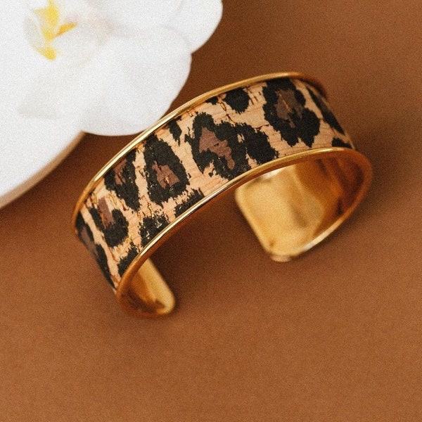 Manschettenarmband mit Leopardenmuster und glamourösen Goldsplittern, vergoldet mit 24 Karat Feingold