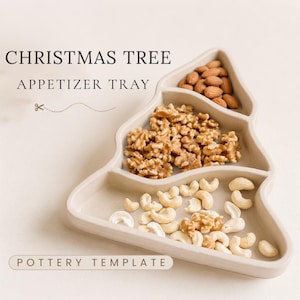 Puede incluir: Una bandeja para aperitivos de color beige con forma de árbol de Navidad y tres secciones divididas. La sección superior contiene almendras, la central nueces y la inferior anacardos. Texto: CHRISTMAS TREE APPETIZER TRAY POTTERY TEMPLATE.