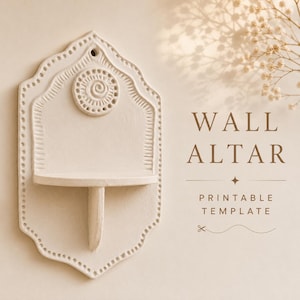 Peut inclure: Un modèle imprimable d'autel mural couleur crème présentant un panneau arrière arqué décoratif avec un motif de soleil circulaire en haut et une petite étagère soutenue par un support vertical. Le texte indique WALL ALTAR PRINTABLE TEMPLATE.